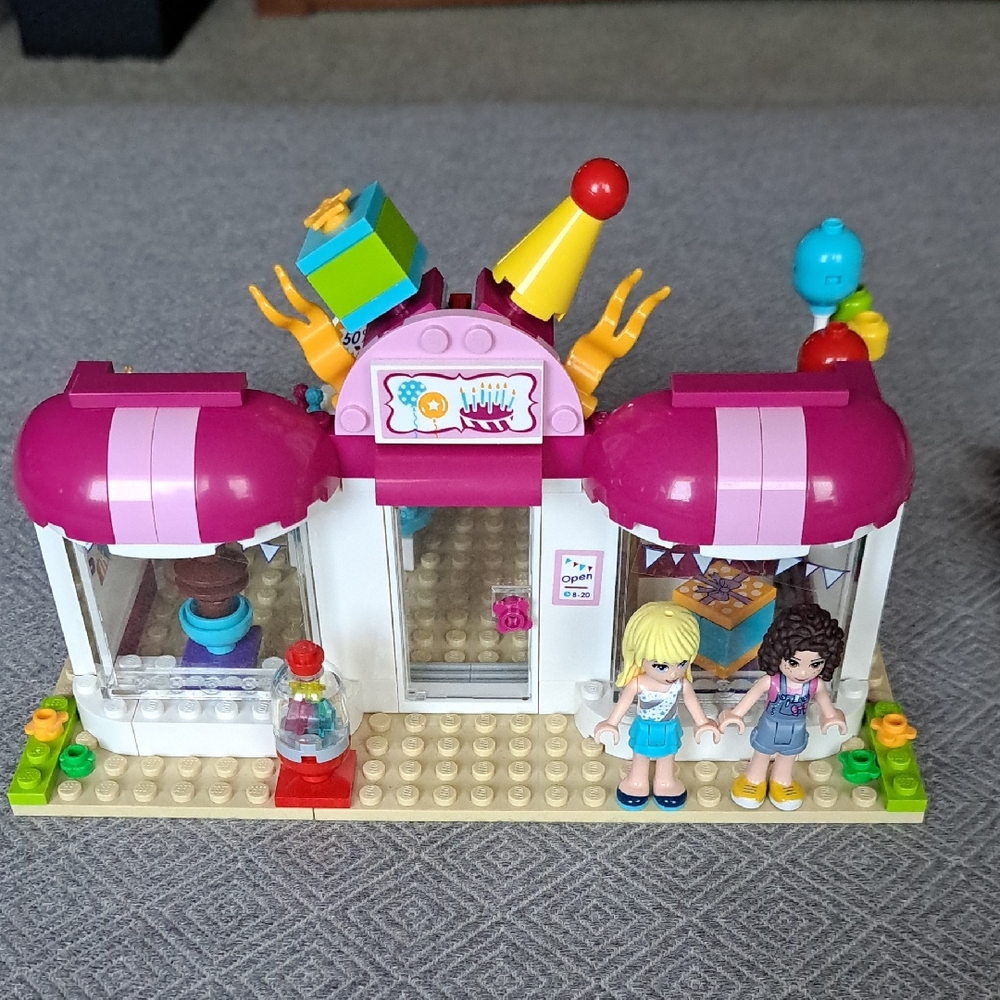 LEGO Friends Heartlake Party Shop